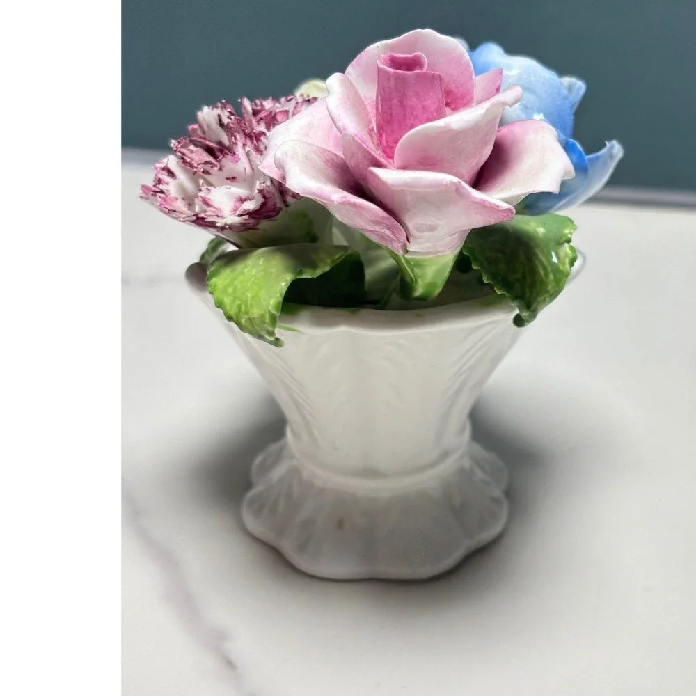 Radnor Staffordshire England Bone China Floral Bouquet Cornucopia Vase Vintage